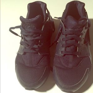 Nike Huarache run (gs) 6.5 preowned Gradeschool